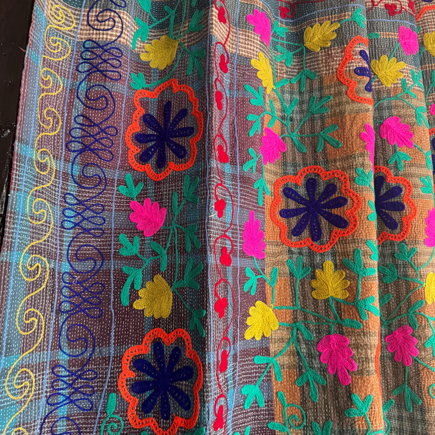 Scalloped navy-blue running-stitch border on hand-stitched cotton Kantha throw